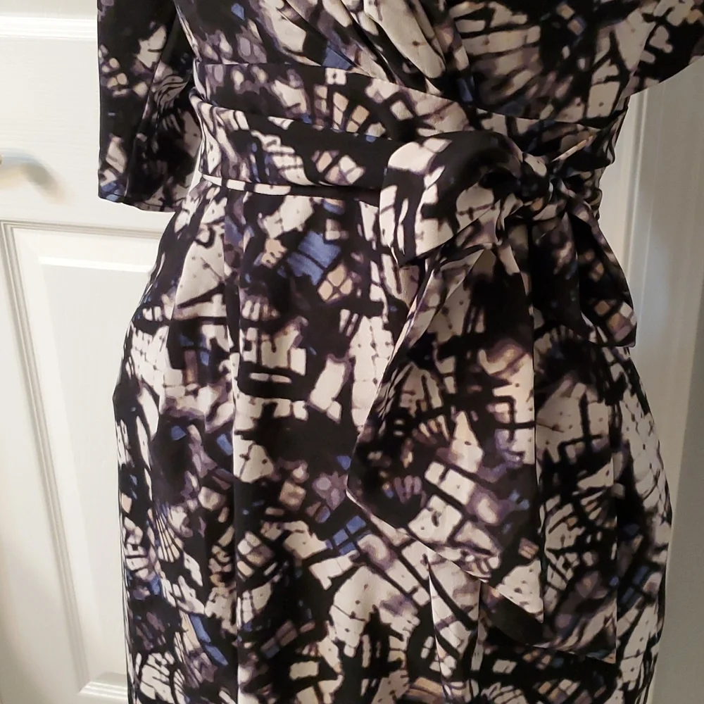 Catherine Malansrino gray, white, blue, and black dress size 4 like NEW